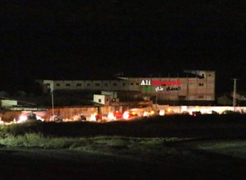 13 injured during the storming of hundreds of settlers Joseph&acute;s Tomb in Nablus