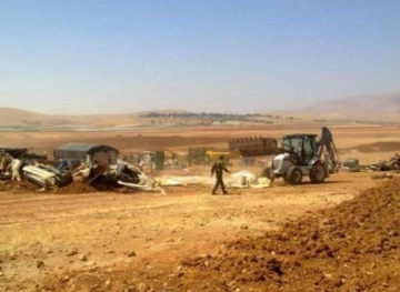 The occupation demolishes the homes of 4 Palestinian families in the Jordan Valley