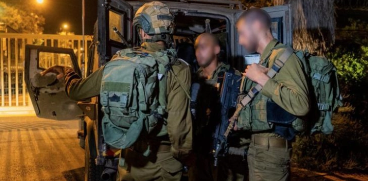 Israeli forces arrest 7 citizens in the West Bank