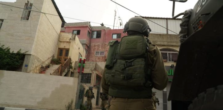 14 detainees at dawn on Wednesday, including brothers from Issawiya and Qalqilya