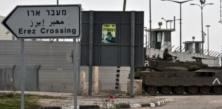 Gaza lawyers are demonstrating in front of &quot;Erez&quot; to protest the siege