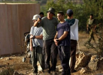 Settlers attack farmers in Um Safa and Jibiya north of Ramallah