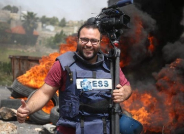 The occupation is holding the photographer Hisham Abu Shakra, west of Ramallah
