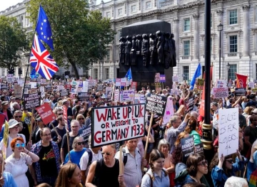Dozens of demonstrations in Britain against the suspension of the work of Parliament