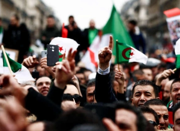 Human Rights Watch condemns &quot;tightening of the screws&quot; on protests in Algeria
