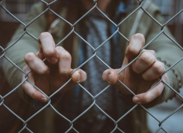 22 Palestinian prisoners in Raymond. They start a hunger strike.