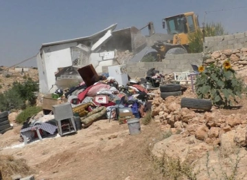 The occupation demolishes houses and closes roads south of Hebron