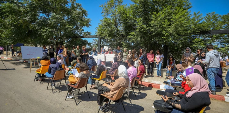 Birzeit students protest against the occupation measures aimed at expelling their international teachers