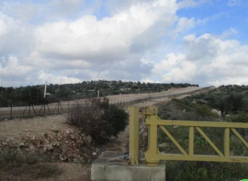 Israeli bulldozers close agricultural road between Azzun and Kafr Thaaawith with dust and rocks