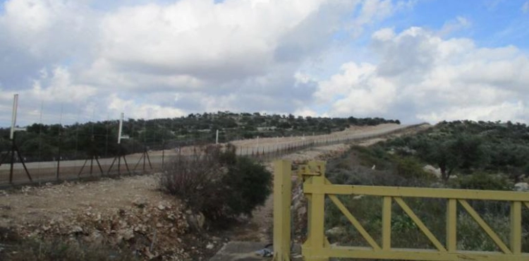 Israeli bulldozers close agricultural road between Azzun and Kafr Thaaawith with dust and rocks