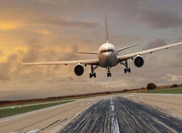 A traveler smokes a cocaine cigarette on a plane (video)