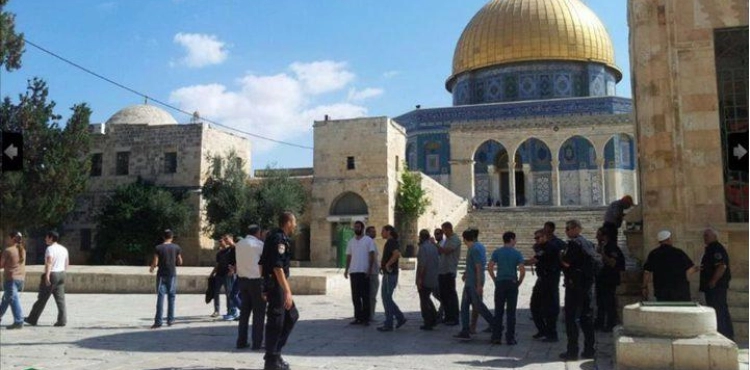 120 settlers storm the Al-Aqsa Mosque