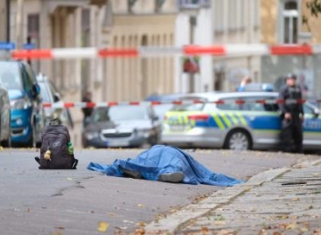 Two killed in front of synagogue in German city