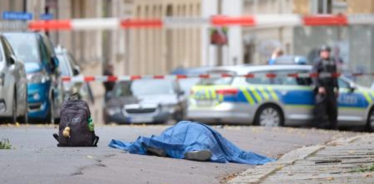 Two killed in front of synagogue in German city