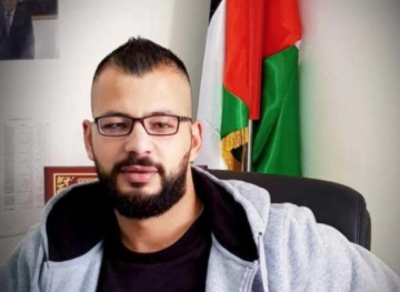 The occupation arrests a young jerusalemites near the &quot;Red Khan &quot;