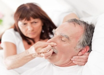 The creation of an &quot;alarm&quot; is placed on the forehead of the sleeper to stop snoring