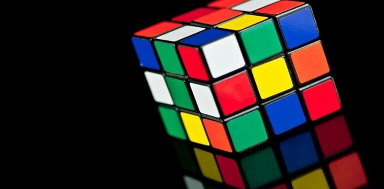 Innovative robot solves Rubik&acute;s cube with 3 minutes (video)
