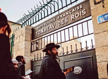 France reopens &quot;graves of sultans&quot; east of Jerusalem to the public
