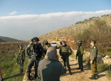 The occupation notifies the evacuation of five rooms east of Yatta