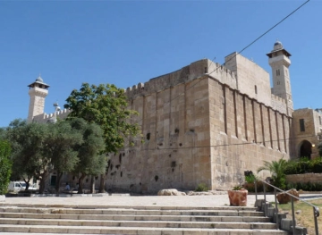 &quot;Awqaf&quot;: occupation prevented the call to prayer in the Tomb of the Patriarchs 78 times during the month