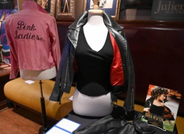Black leather jacket for $ 200,000 !!