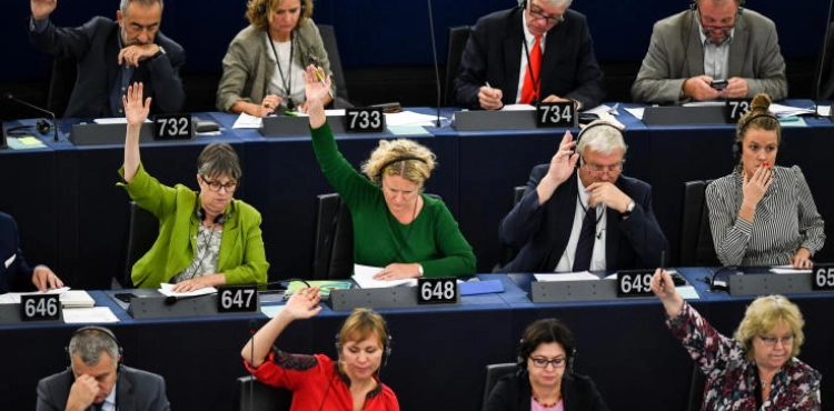 European Parliament votes to halt HungaryÂ´s &quot;threat&quot; to democracy