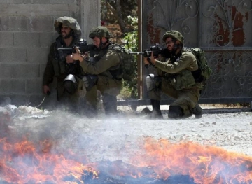 Occupation injures a boy with metal bullets in Hebron