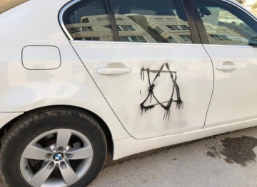 Settlers damage vehicles in Hizma