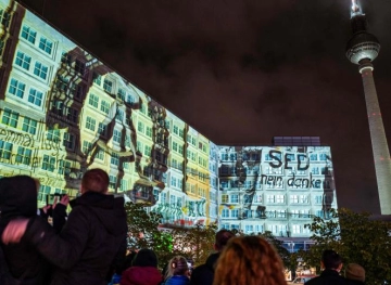 New technologies bring the Berlin Wall to life