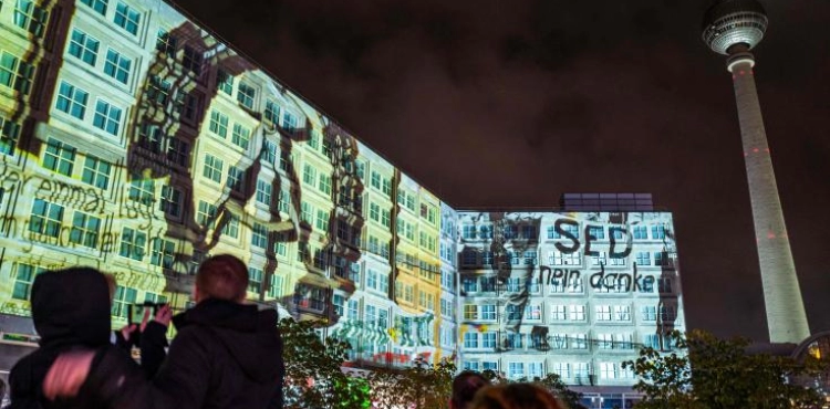 New technologies bring the Berlin Wall to life