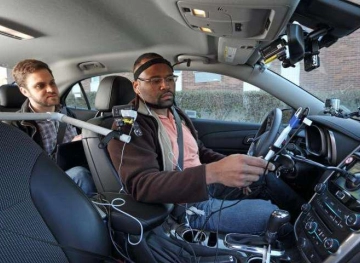 Artificial intelligence system to determine when to talk to the driver while driving