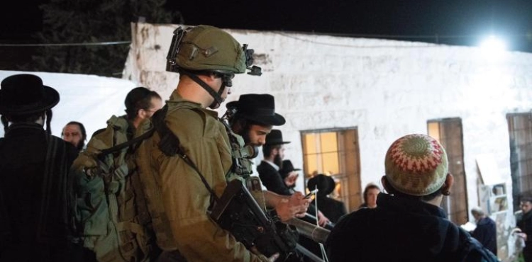 Israeli forces arrest 8 citizens in the West Bank