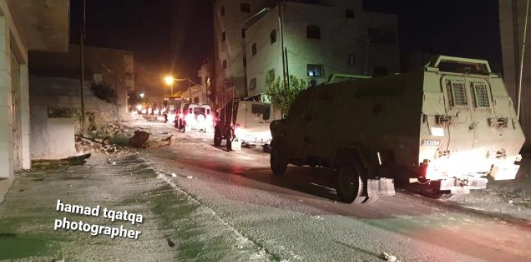 5 detainees at dawn Thursday