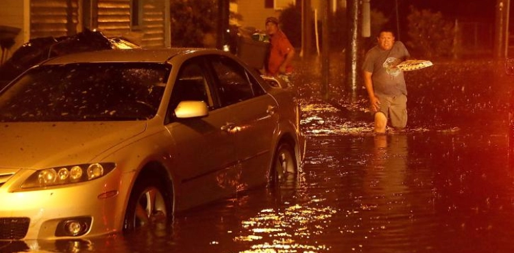 Hurricane winds and rains &quot;Florence &quot; hit the coasts of the United States