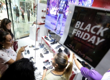 US sets record online sales in Black Friday