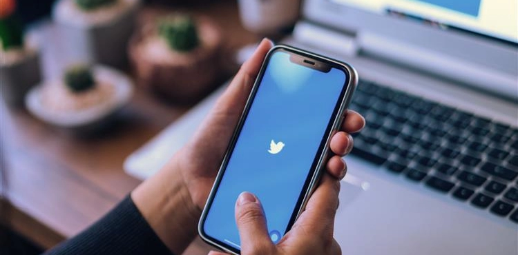 Twitter intends to add a &quot;commemorate&quot; feature of dead user accounts before deleting them