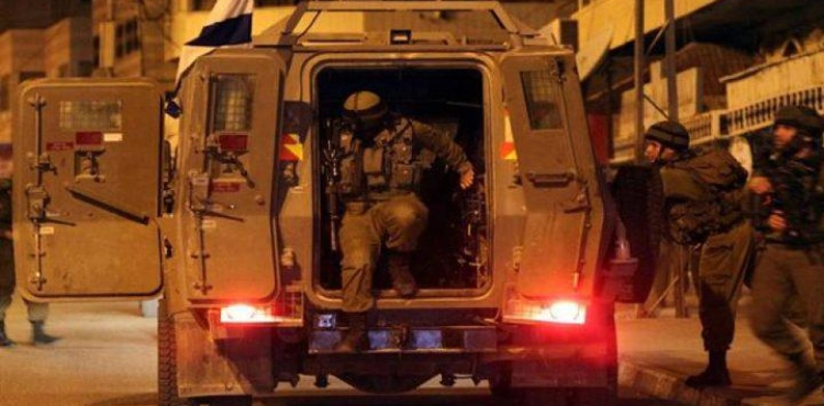 Occupation arrests 4 Palestinians