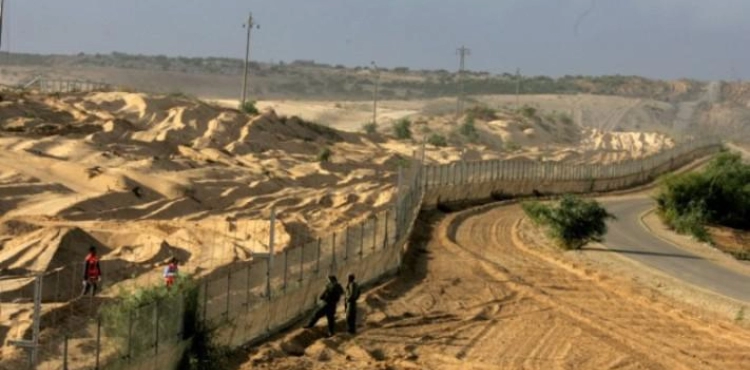 Israel builds the longest wall in the world around Gaza