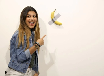 American &quot;Bold&quot; eats &quot;banana&quot; for $120,000