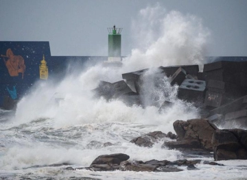8 people were killed in Spain and Portugal and missing in France due to bad weather