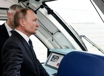 Putin opens the railway with Crimea