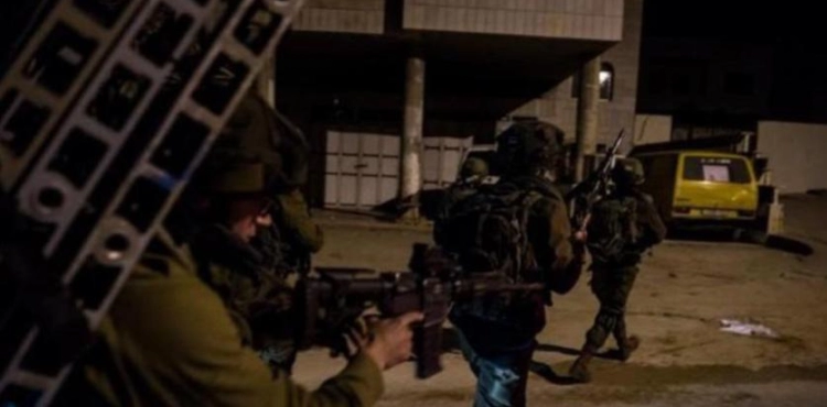 Israeli occupation arrests 22 Palestinians from the West Bank