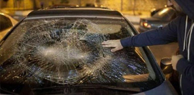 Settlers attack the vehicles of citizens, north of Nablus