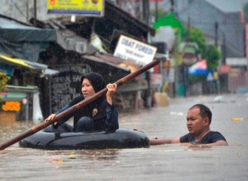 The death toll in Jakarta&acute;s floods and landslides has risen to 53