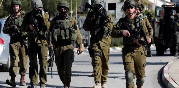 The occupation forces arrested a father and his son from Anata, east of Jerusalem