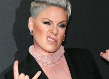 American singer &quot;Pink&quot; celebrates her wedding anniversary in &quot;Motorcycle Picnic&quot;