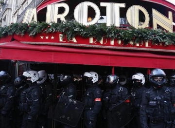 A fire at the historical &quot;La Rotond&quot; restaurant in Paris