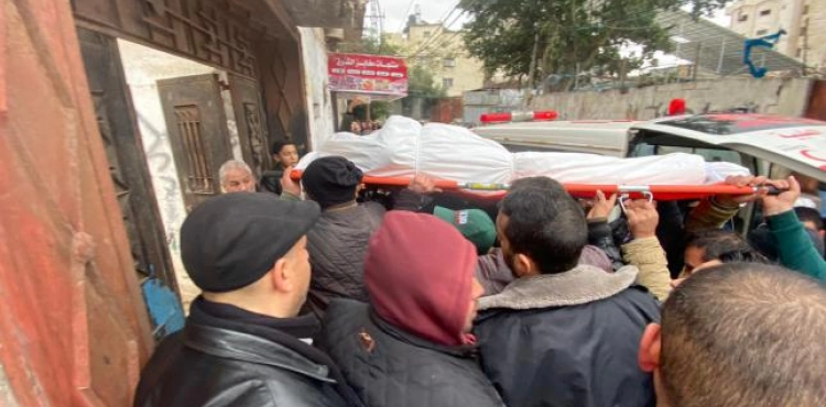 Gaza masses mourn the body of the martyr Amer Hajjar