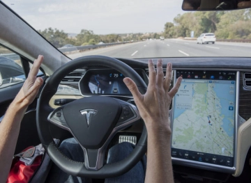 An American senator calls on Tesla to change the brand of automobile driving
