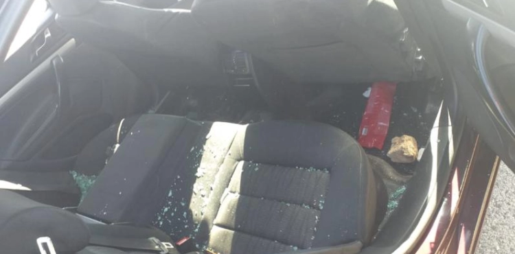 Settlers injure two citizens near Hebron